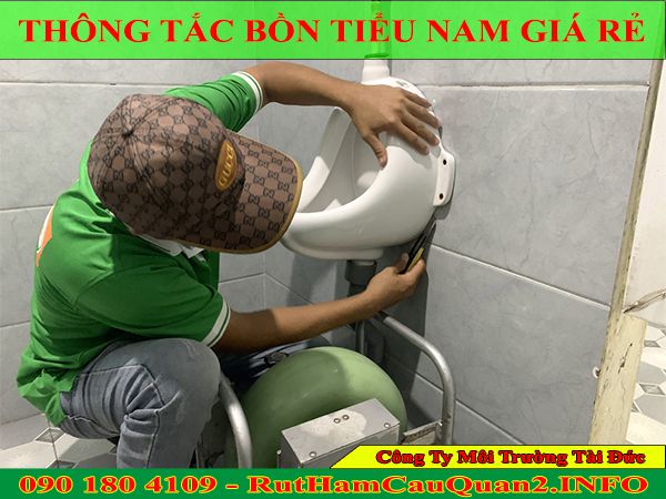 Thông bồn tiểu nam Quận 10 cách xử lý hiệu quả tại nhà